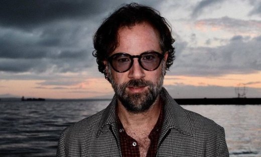 Κωστής Μαραβέγιας: «Πρώτη φορά το λέω. Έχασα δύο παιδικούς φίλους, στα 23 και στα 26 τους χρόνια»