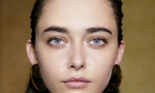 10 μαύρες μάσκαρα για τέλειο βλέμμα