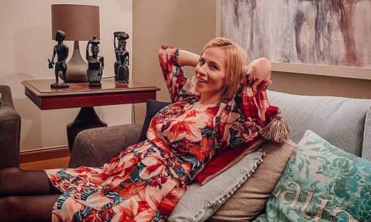 Νάντια Μπουλέ: Το minimal σπίτι της και οι γωνιές γεμάτες χρώμα