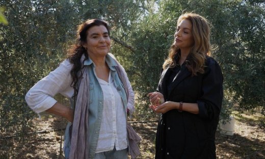 Η Γη της Ελιάς: Η Μαργαρίτα είναι σίγουρη πως ο Αλέξης έχει αυτοκτονήσει