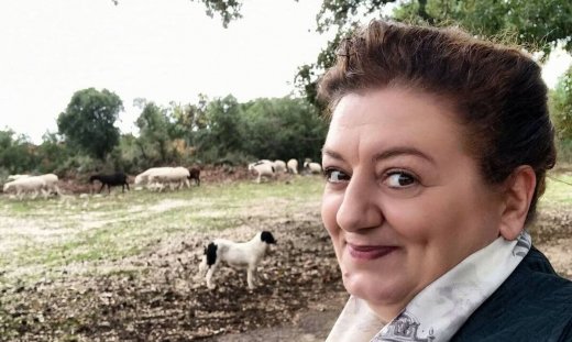 Άγριες Μέλισσες: Ο απίστευτος λόγος που η Αγορίτσα κρύβει τα σενάρια όταν είναι στο σπίτι (video)