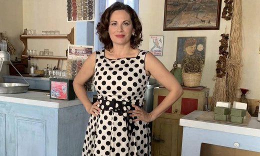 Θεοφανία Παπαθωμά: Καταπέλτης στην κριτική της Έλενας Ακρίτα: «Οι επαγγελματίες κράχτες»!