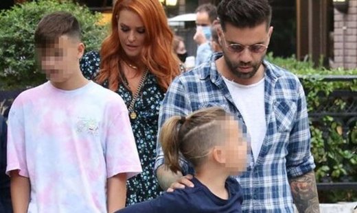 Σίσσυ Χρηστίδου - Θοδωρής Μαραντίνης: Καρέ καρέ η βόλτα με τα παιδιά τους στην Κηφισιά (Photos)