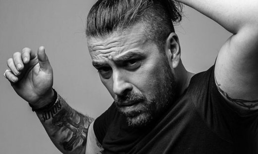 Θετικός στον κορονοϊο ο Γιάννης Αϊβαζης – Στο νοσοκομείο ο ηθοποιός