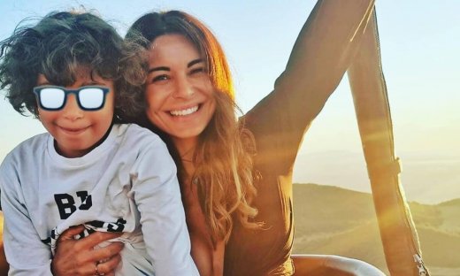 Η Ειρήνη Κολιδά σκάλισε κολοκύθα παρέα με τον γιο της - Δείτε φώτο