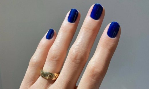 10 μανικιούρ στις αποχρώσεις του μπλε που αξίζει να αντιγράψεις