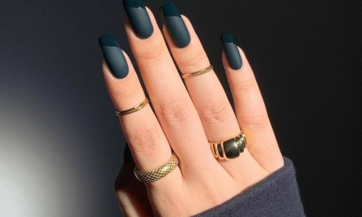 8 μανικιούρ με σκούρα νύχια για να αντιγράψεις