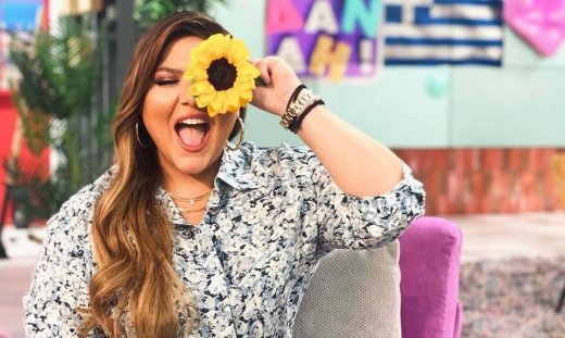 Η Δανάη Μπάρκα για καφέ στο κέντρο της Αθήνας: Με ποιούς την «τσακώσαμε»! (photos)