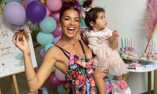 Ελένη Χατζίδου: Η Μελίτα μαθαίνει να παίζει κουκλοθέατρο (εικόνες)