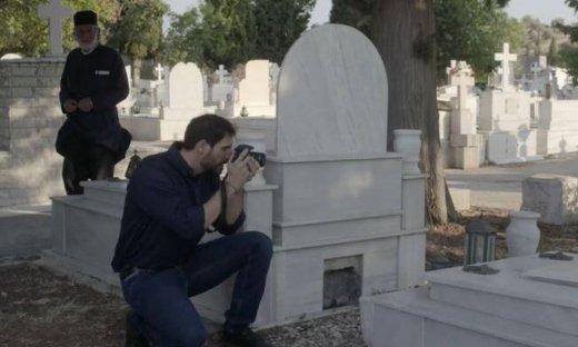 Σασμός: Ο γιατρός έβγαζε φωτό στο νεκροταφείο και οι τηλεθεατές τον στέλνουν στο... GNTM