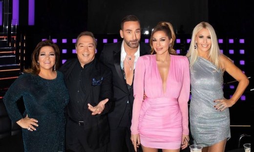 J2Us: Αποχώρηση - έκπληξη και επικά σχόλια στο Twitter (photos)