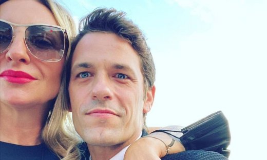 Ρούλα Ρέβη: Στόλισε για Χριστούγεννα και φωτογράφισε τα δίδυμα δίπλα στο δέντρο