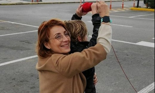 Ευδοκία Ρουμελιώτη: Στόλισε το Χριστουγεννιάτικο δέντρο, αγκαλιά με την οικογένειά της! (photos)