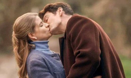 Άγριες Μέλισσες: Ο Κωνσταντής τρικλίζοντας πήγε στην πρεμιέρα της Δρόσως και το Twitter... ξεσάλωσε