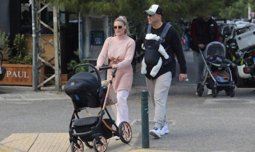 Κώστας Σόμμερ – Βαλεντίνη Παπαδάκη: Οικογενειακή βόλτα στη Γλυφάδα με το γιο τους (photos)
