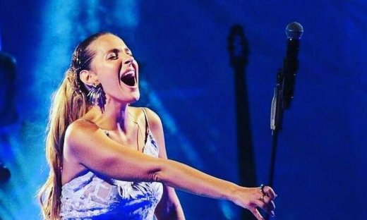 Νατάσα Μποφίλιου: Σάββατο βράδυ με Χριστουγεννιάτικη διάθεση - Μας δείχνει το σπίτι της!