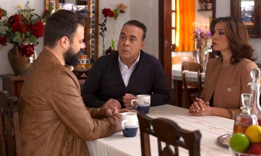 Χαιρετά μου τον πλάτανο: Ο Σάββας κάνει στον παπά μια πρόταση που θα φέρει τα πάνω-κάτω στο χωριό