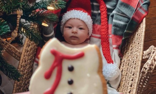 Τα πρώτα του Χριστούγεννα: 8 αναμνηστικές φωτογραφίες που μπορείτε να βγάλετε το μωρό