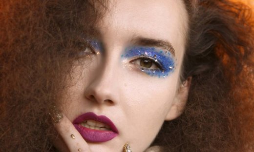 10 σκιές με glitter για γιορτινά μακιγιάζ