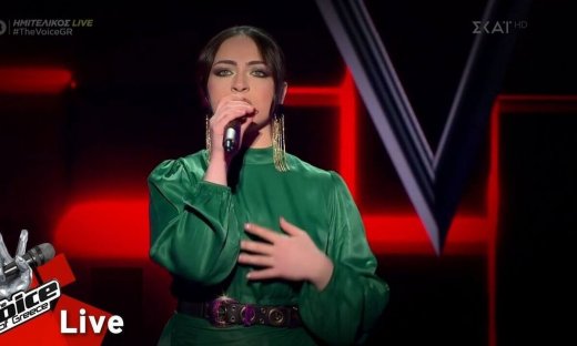 The Voice: Έκανε την ανατροπή, τραγούδησε ελληνικό τραγούδι και συγκίνησε τους πάντες!