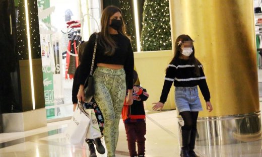 Σταματίνα Τσιμτσιλή: Για χριστουγεννιάτικα ψώνια σε εμπορικό κέντρο με τα παιδιά της!