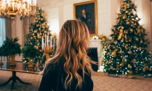 Θα μείνεις σπίτι την Πρωτοχρονιά; Τι να βάλεις για να σου φτιάξει η διάθεση!