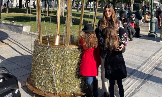 Σταματίνα Τσιμτσιλή: Δείτε τις stylish κόρες της - Φώτο από τις γιορτές