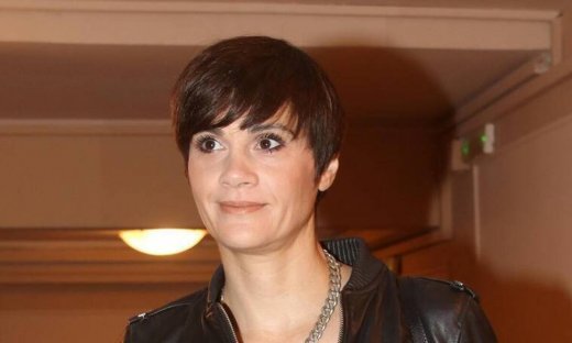 Παπαχαραλάμπους: Η απώλεια της μητέρας της, οι γυναικοκτονίες και η συμβουλή στα παιδιά της