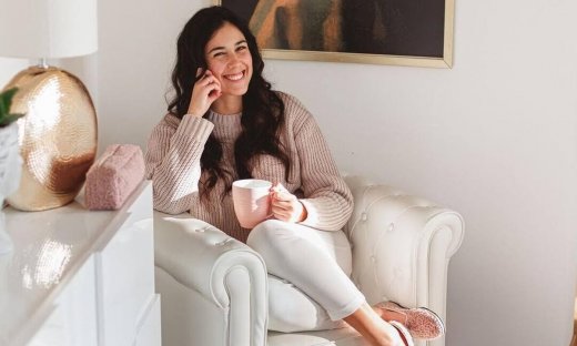 10 ζευγάρια παντόφλες για να είσαι κομψή μέσα στο σπίτι