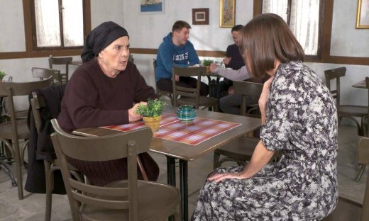 Χαιρέτα μου τον πλάτανο: Η Βαλέρια πέφτει θύμα της Μάρμως και δεν ξέρει πού πατάει και πού βρίσκεται