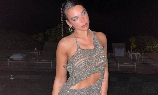 Ποιος Έλληνας σχεδιαστής έφτιαξε το φόρεμα της Dua Lipa που έγινε viral