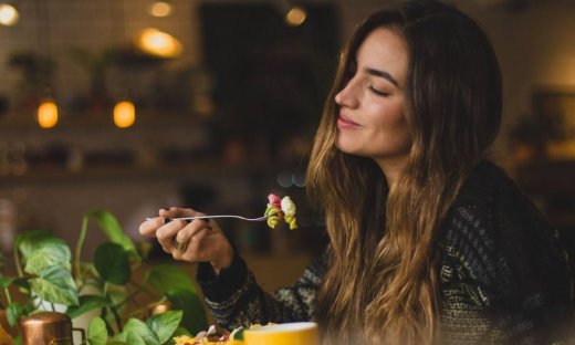 7 τροφές που θα σε κρατήσουν ζεστή ακόμη και στα χιόνια