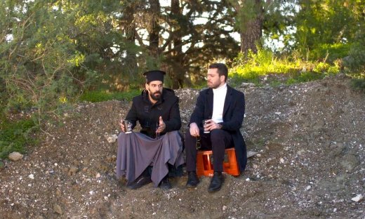 Χαιρέτα μου τον πλάτανο: Οι φιλοσοφικές συζητήσεις του Τζώρτζη με τον παπά