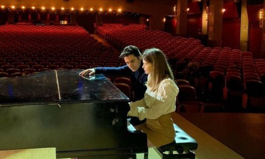 Ο Χριστόφορος Παπακαλιάτης στα γυρίσματα της σειράς «Ο Δάσκαλος» - Νέος ηθοποιός έκπληξη στη σειρά