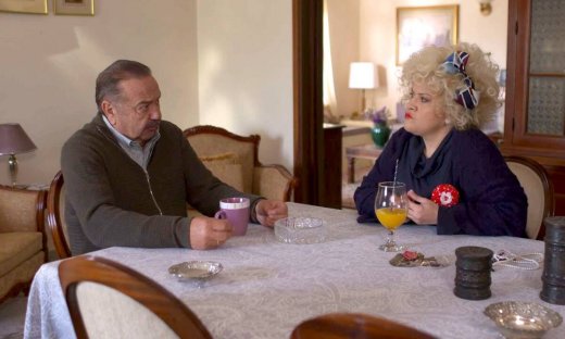 Χαιρέτα μου τον πλάτανο: Ο καλλιτεχνικός οίστρος έχει χτυπήσει κατακούτελα τον Χαραλάμπη