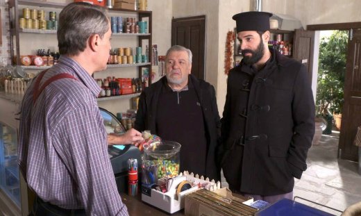 Χαιρέτα μου τον Πλάτανο: Ο παπάς εξομολογείται στον Κανέλλο τον λόγο που τον έφερε στον Πλάτανο