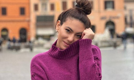 Η Ευρυδίκη Βαλαβάνη βρήκε το ωραιότερο -και πιο ζεστό- πουλόβερ για τον χειμώνα
