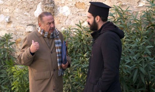 Xαιρέτα μου τον πλάτανο: Ο παπάς πιάνει τον Ηλία να προσπαθεί να πουλήσει την εικόνα