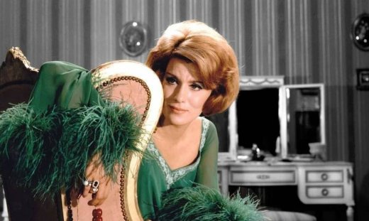 Σπάνια φωτογραφία της Μαίρης Χρονοπούλου ντυμένη νύφη στα '70s - Χιλιάδες κόσμος στην εκκλησία