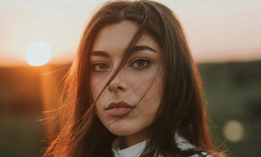 Ιφιγένεια Πιερίδου: Η Ευτυχία από τη «Γη της Ελιάς» είναι ερωτευμένη