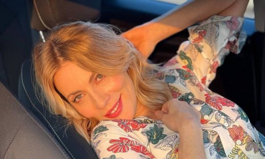 Σμαράγδα Καρύδη: Αγαπάει πολύ μία αδημοσίευτη φωτογραφία των γονιών της και τη μοιράστηκε μαζί μας!