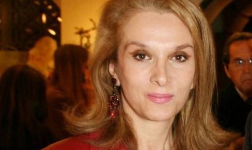 Η Μαίρη Βιδάλη στην Επίδαυρο – Η σπάνια δημόσια εμφάνιση, λίγους μήνες μετά τον χαμό του γιου της