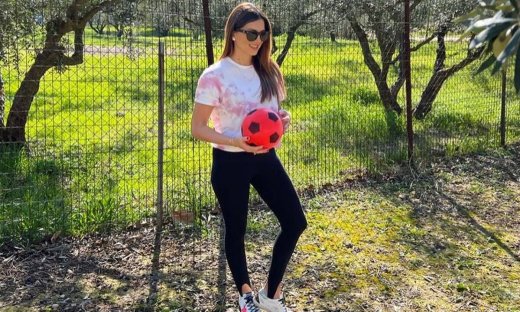 Η Σταματίνα Τσιμτσιλή ποζάρει αγκαλιά με την κόρη της