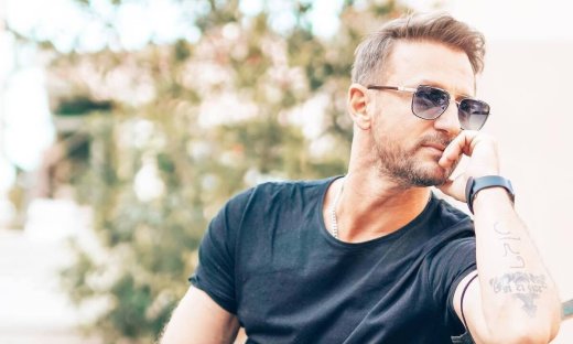 Κώστας Καραφώτης: Το νέο τραγούδι του, «Εγώ Ή Κανένας» μας παρασύρει στο ρυθμό του!