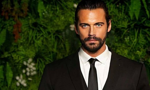 Theo Alexander: «Είναι αδικία να μη σε θέλει η χώρα σου επειδή χαλάς τη δικτατορία των μετρίων»