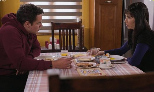 Η Γη της Ελιάς: Στέφανος και Αρετή «έκαναν κόμμα» κατά του Στάθη και το Twitter τους «σταύρωσε»!