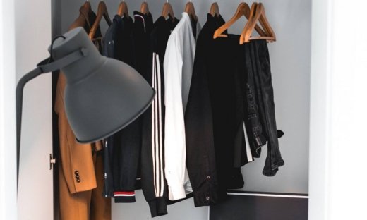 Τα ρούχα που δεν πρέπει να βάζεις ποτέ στην κρεμάστρα