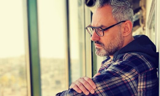 Κάποτε μάλωνα τα κορίτσια να μην βλέπουν θρίλερ, τώρα θρίλερ είναι η ζωή μας…