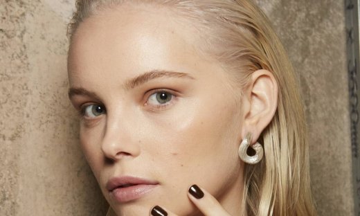 Βαριέσαι να φτιάξεις τα μαλλιά σου; Κάνε αυτό το γρήγορο χτένισμα!