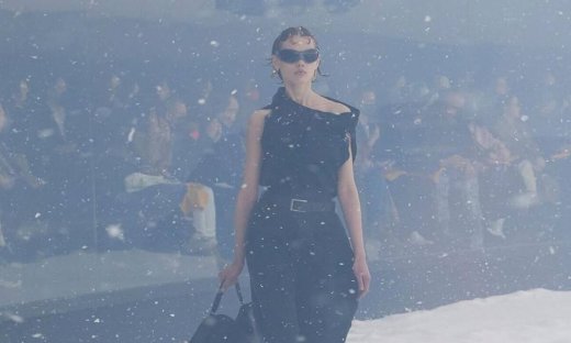Balenciaga Fall '22: 'Oλη η δυστοπία του 21ου αιώνα σε ένα show